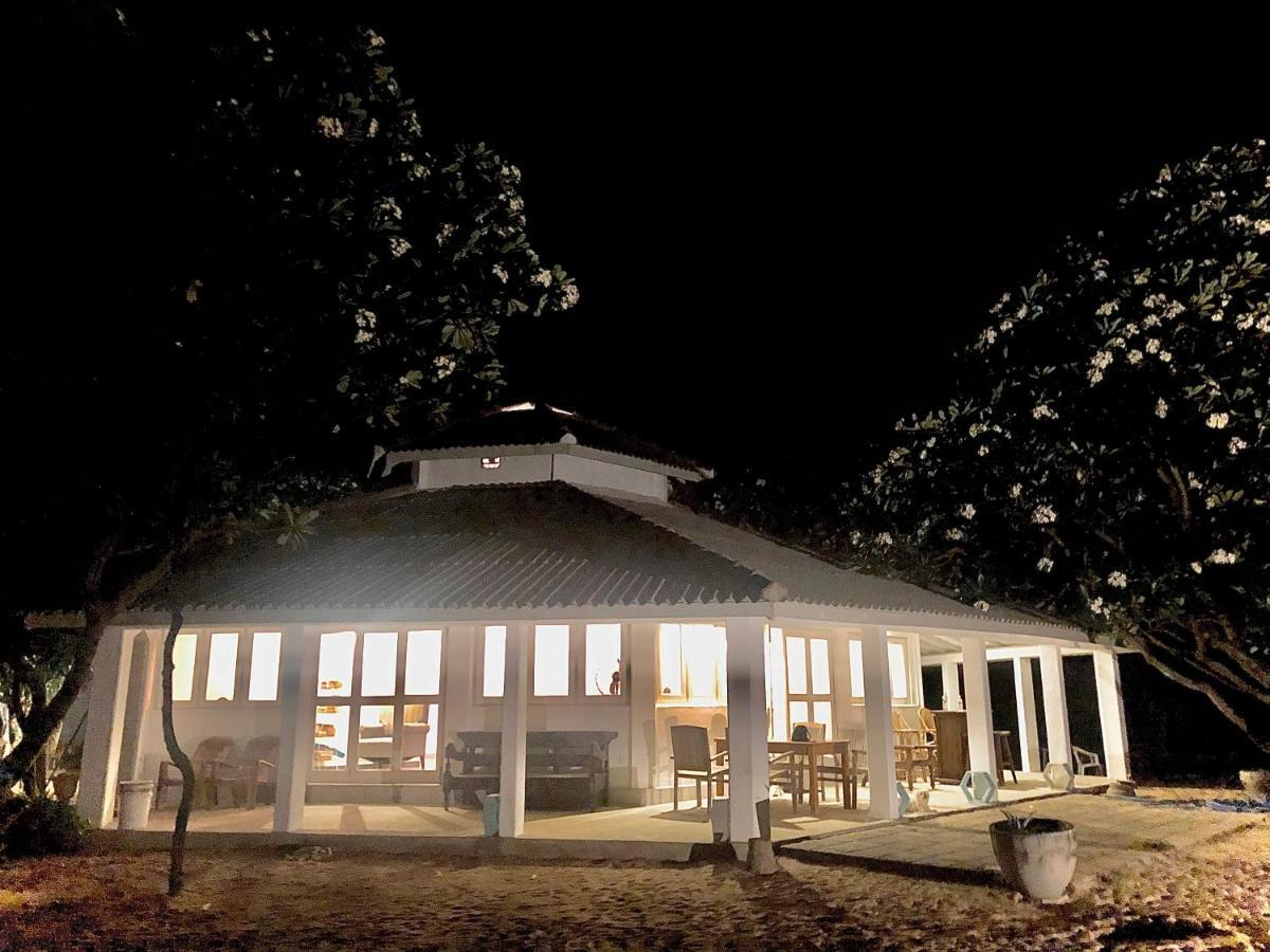 Moon Isle Beach Bungalow Nilaveli Exterior photo